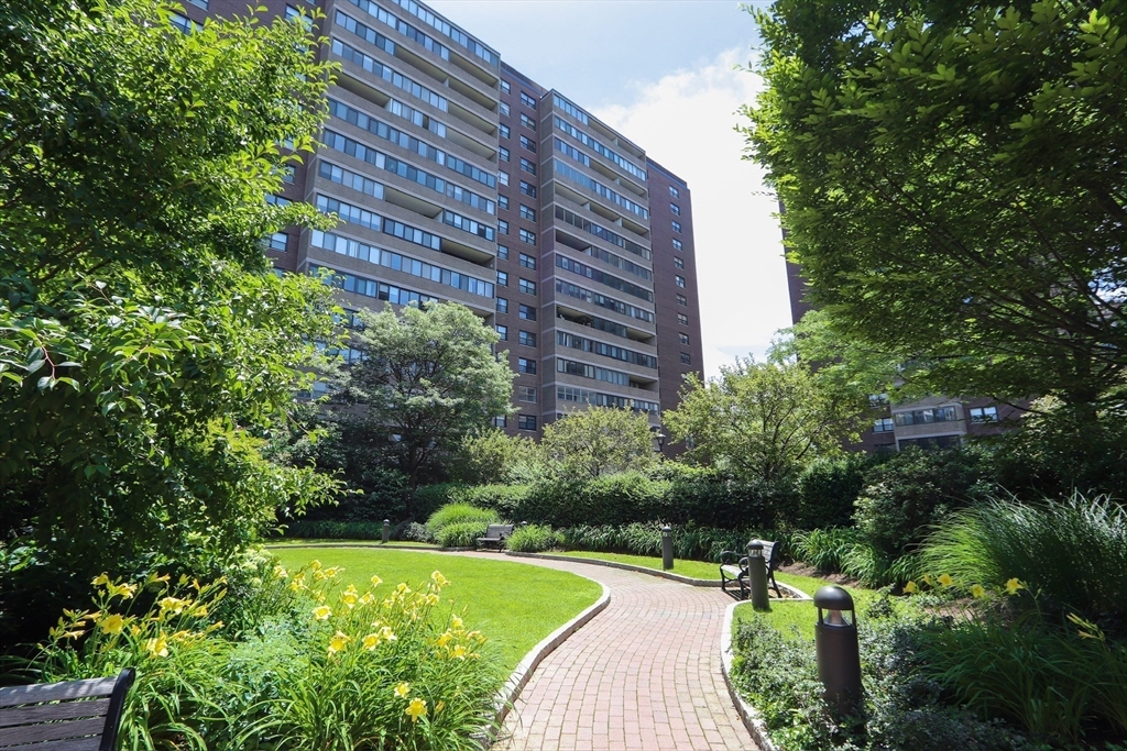 9 Hawthorne Pl #2C in Boston