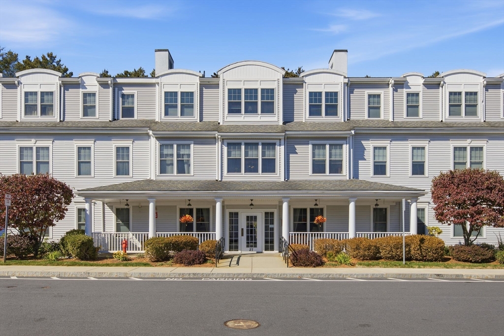 27 Hartland Way #304 in Acton
