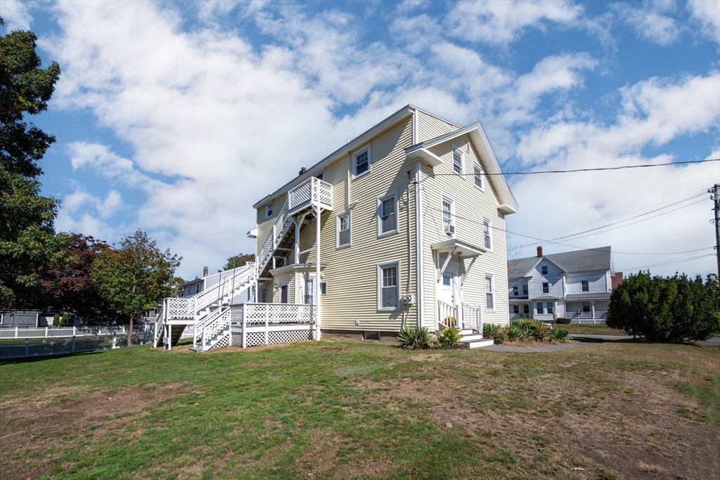 27 Holten St in Danvers