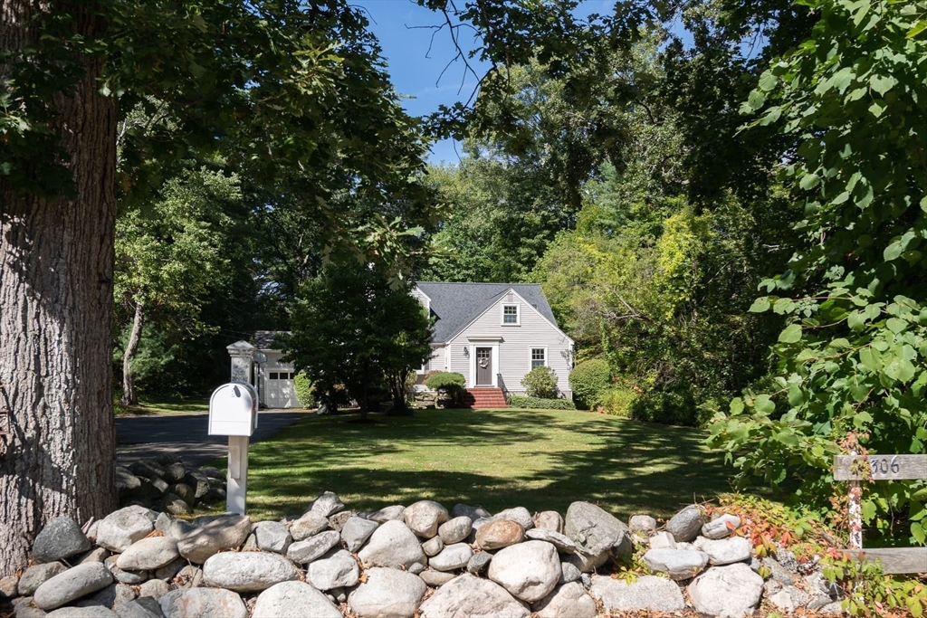 306 Merriam Street in Weston