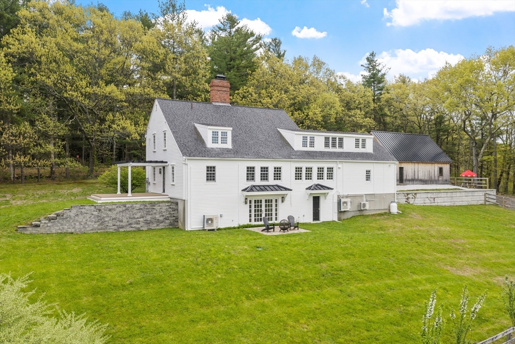 41 Pinnacle Rd in Harvard