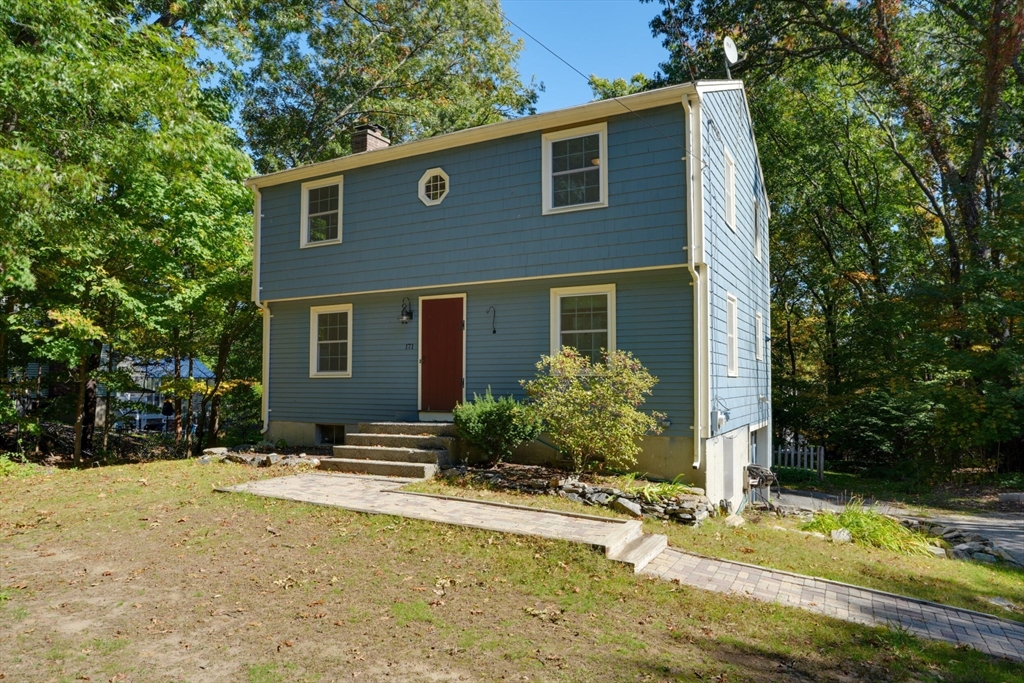 171 West St in Northborough