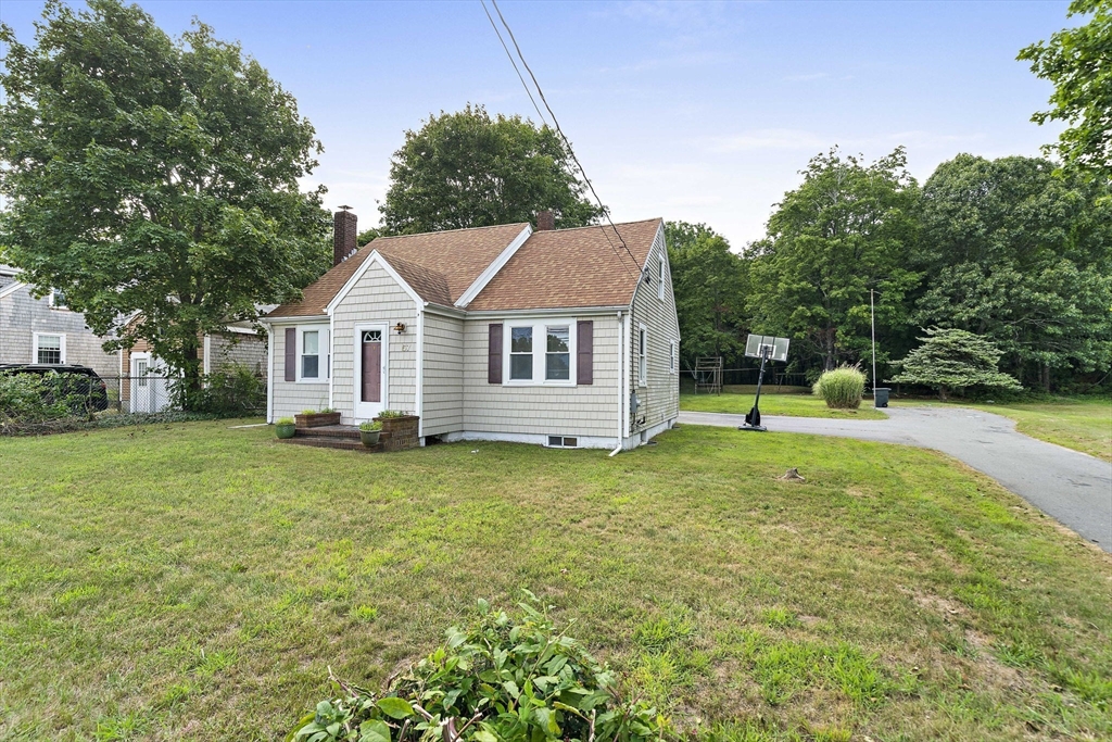 57 Main St in Lakeville