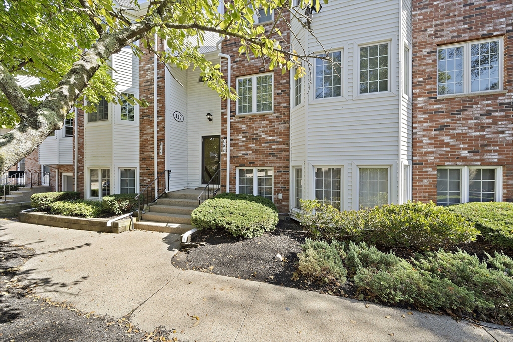 117 Tall Oaks Dr #H in South Weymouth