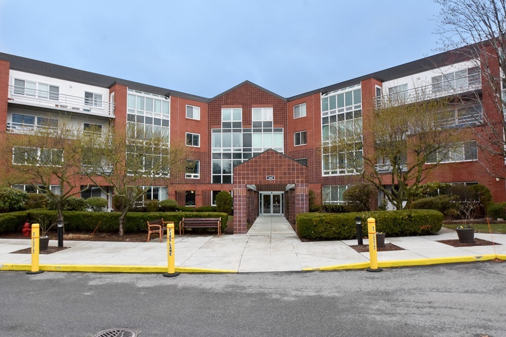 166 Place Ln #166 in Woburn