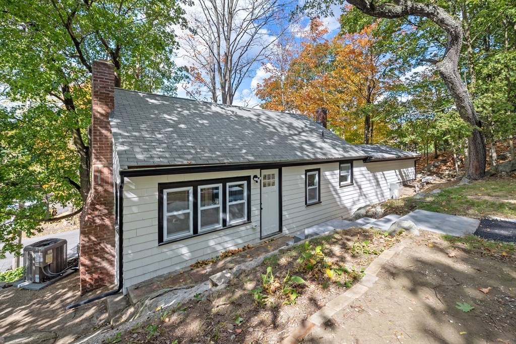 9 Walden Pond Ave in Saugus