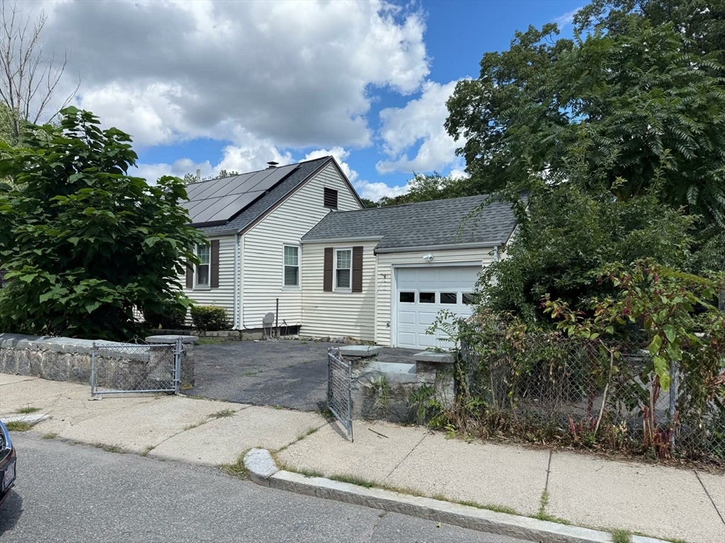 59 Birchcroft Rd in Hyde Park