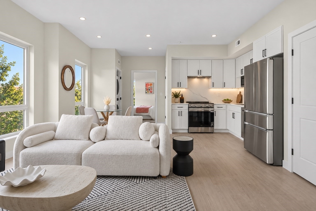 38 Old Colony Ave #404 in Quincy