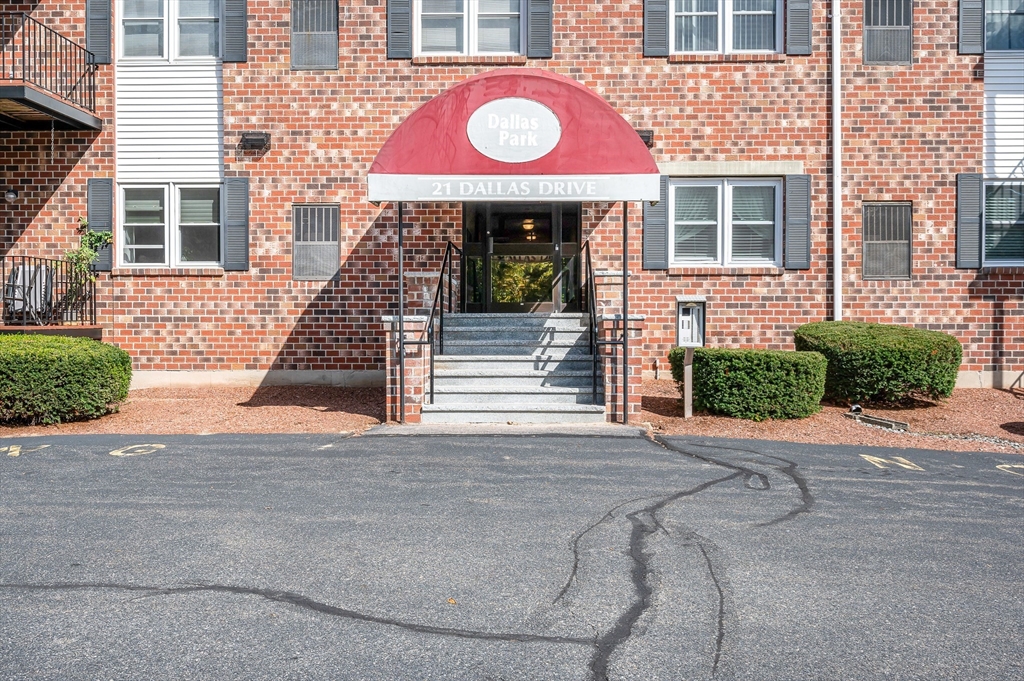 21 Dallas Dr #202 in Dracut