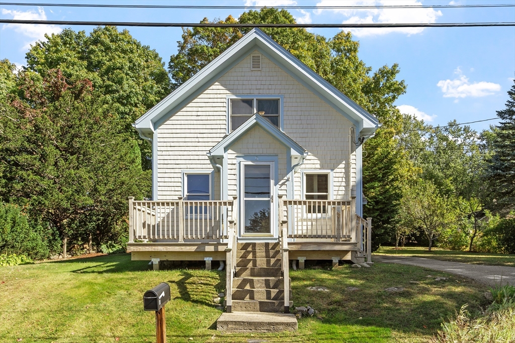 8 Winter St in Fayville
