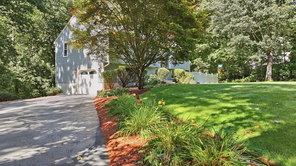 16 Sequoia Lane in Uxbridge