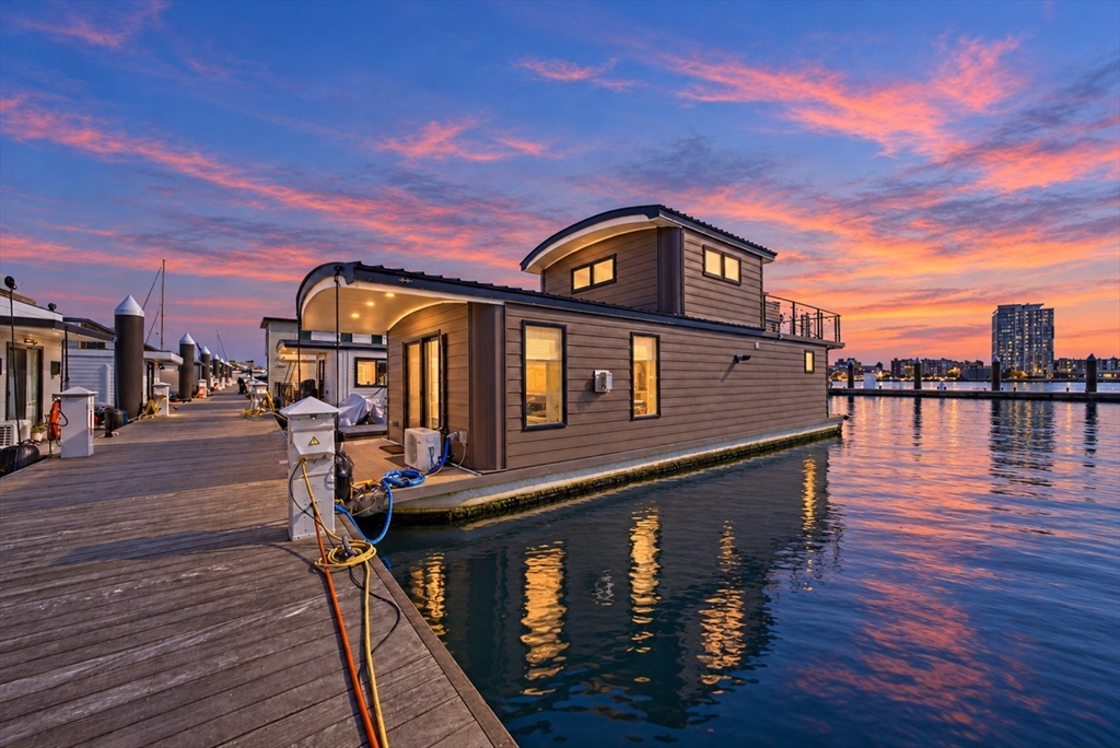 1 Pier 8 13th St #B in Charlestown