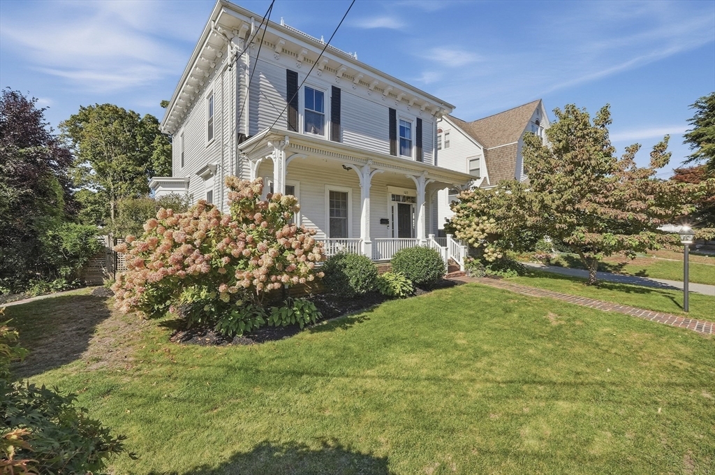137 Grand View Ave in Quincy