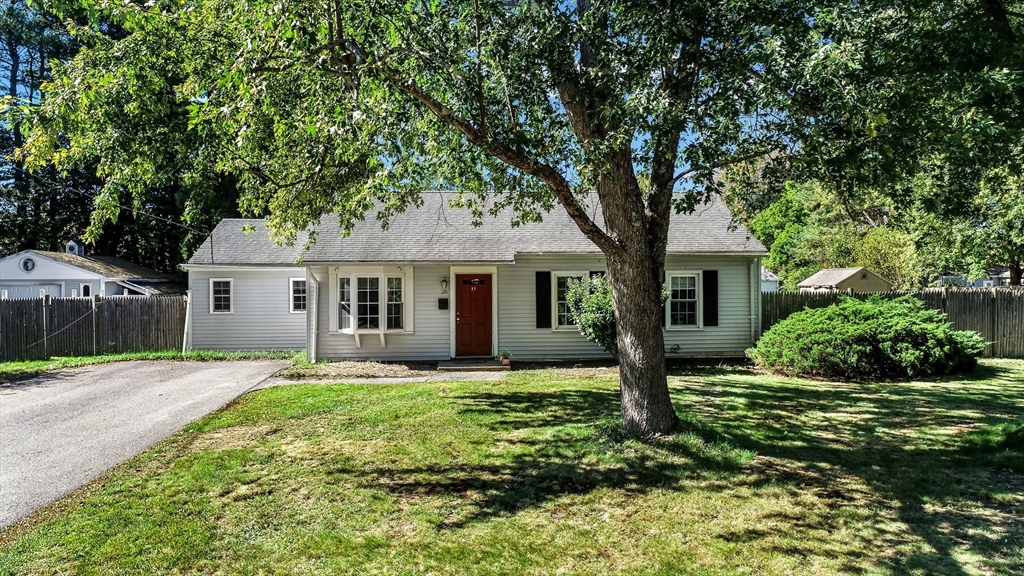 28 Hogg Memorial Dr in Whitman