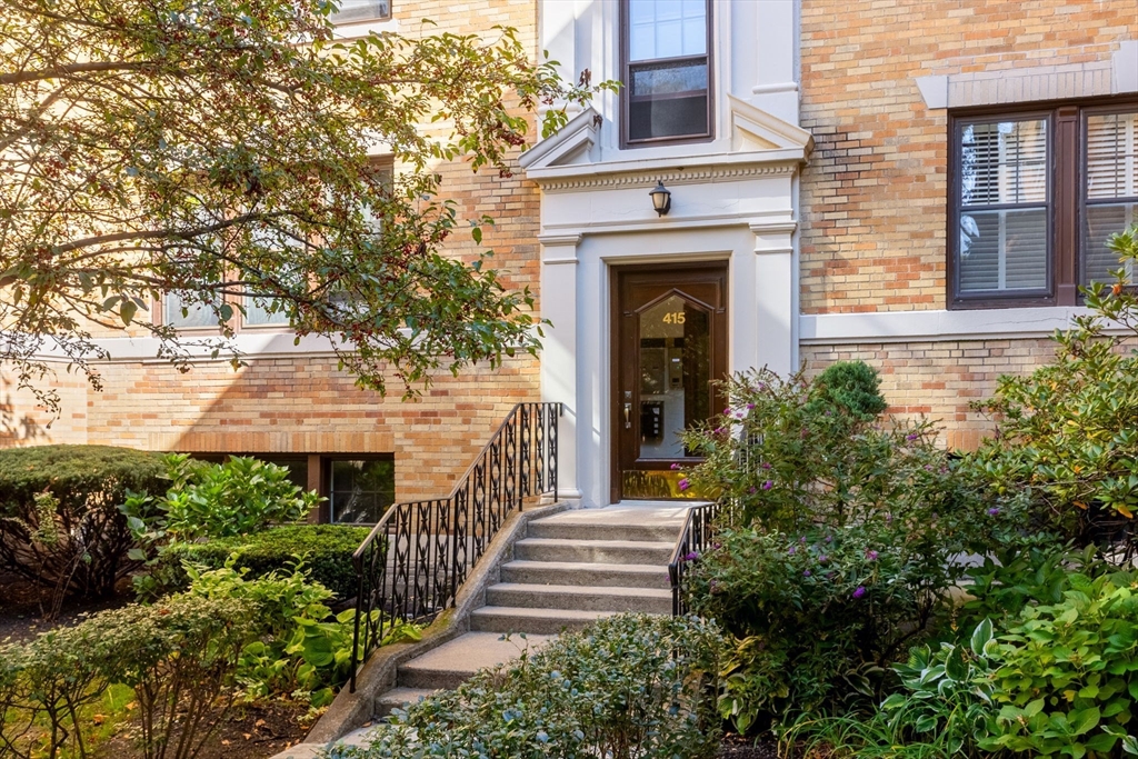 415 Washington St #6 in Brookline