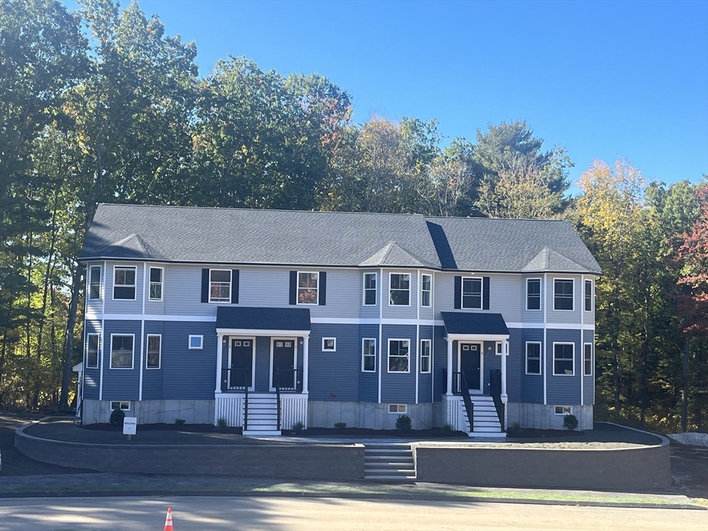 299 Quincy St, Building 4 #5 in Holbrook