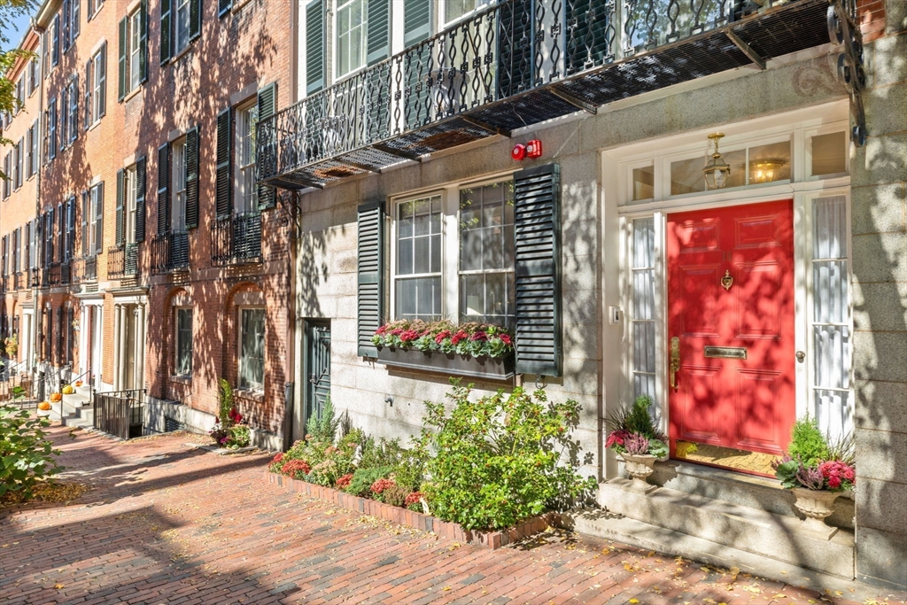 11 Chestnut Street in Boston
