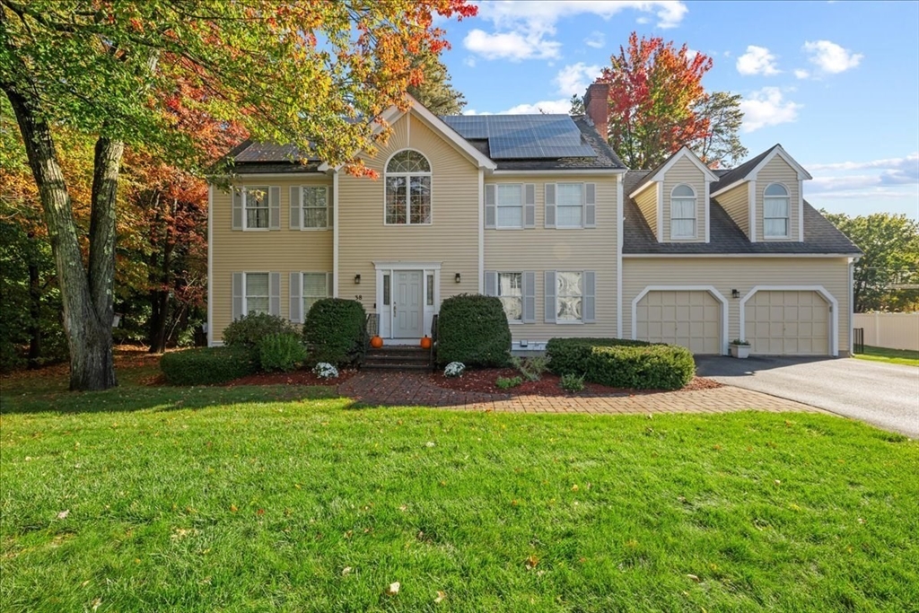 38 Hemlock Dr in Northborough