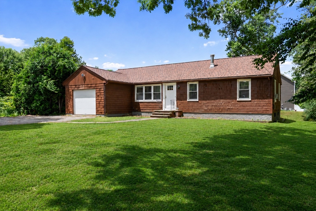 1096 Taunton Ave in Seekonk