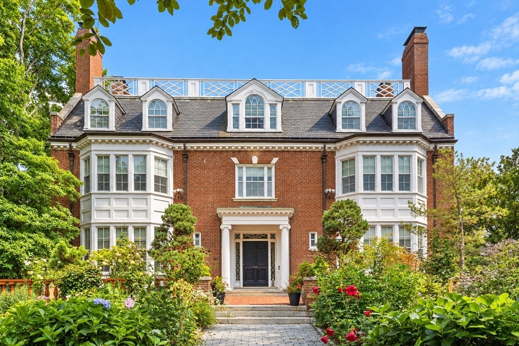 334 Hammond St in Chestnut Hill