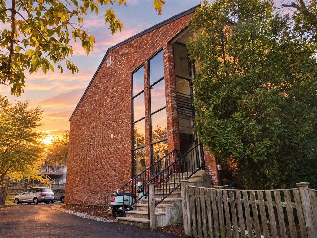 10 Roberts St #22 in Somerville
