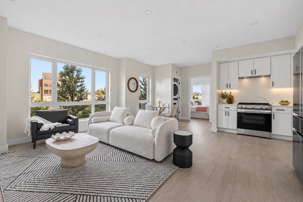 38 Old Colony Ave #102 in Quincy