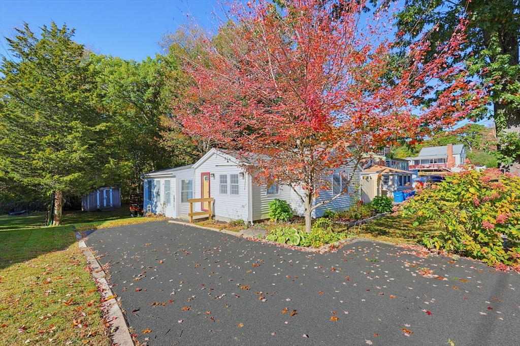 116 Lakeshore Dr in Blackstone