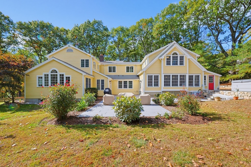 457 Hanlon Rd in Holliston