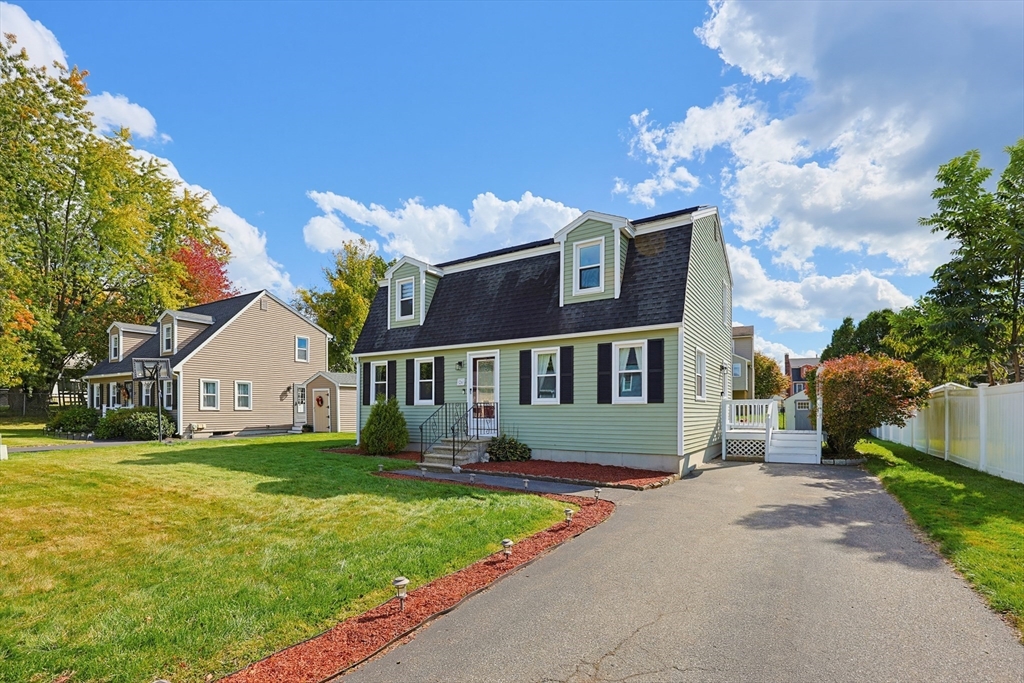 26 Crestwood Cir in Lawrence