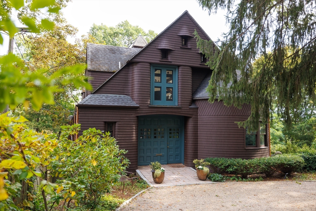 120 Rawson Rd in Brookline