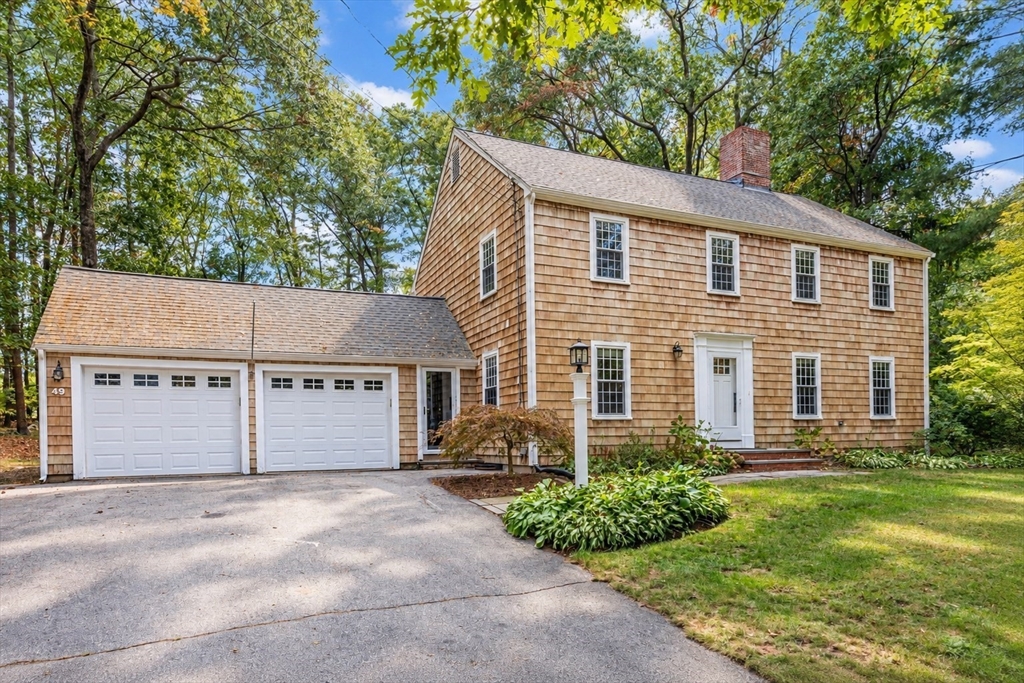 49 Old County Rd in Hingham