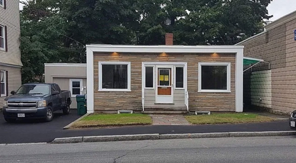 142 University Avenue in Lowell