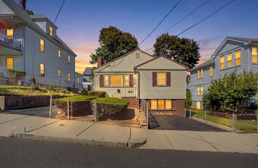102 Westminster St in Hyde Park