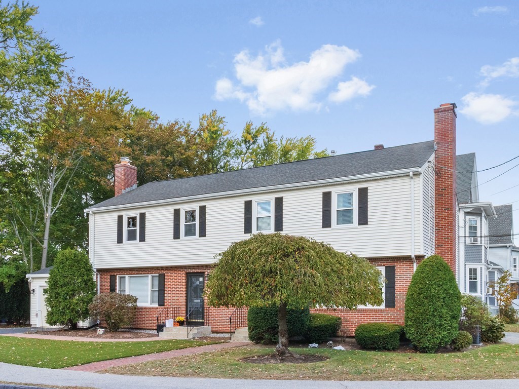 33 AUBURN ST #2 in Waltham