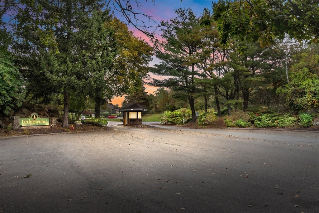 9 Ledgewood Way #32 in Peabody