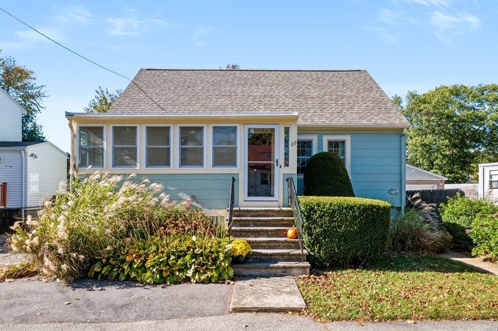 25 Hillcrest Ave in Beverly
