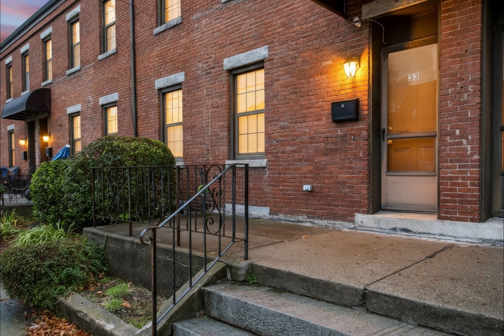 33 Grove St #33 in Clinton