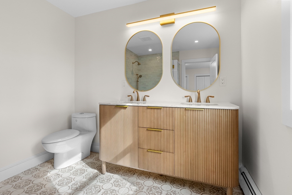 16 Reynard Street #1 in Gloucester
