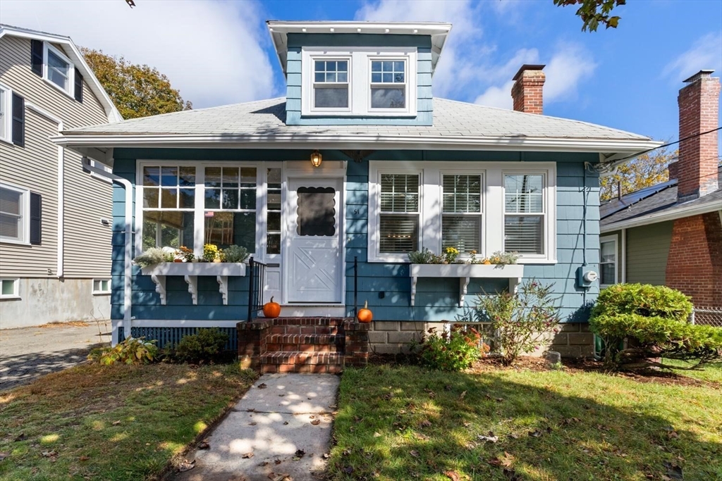 51 Sherwood Rd in Medford