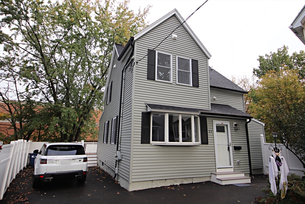 27 Holbrook Court in Melrose
