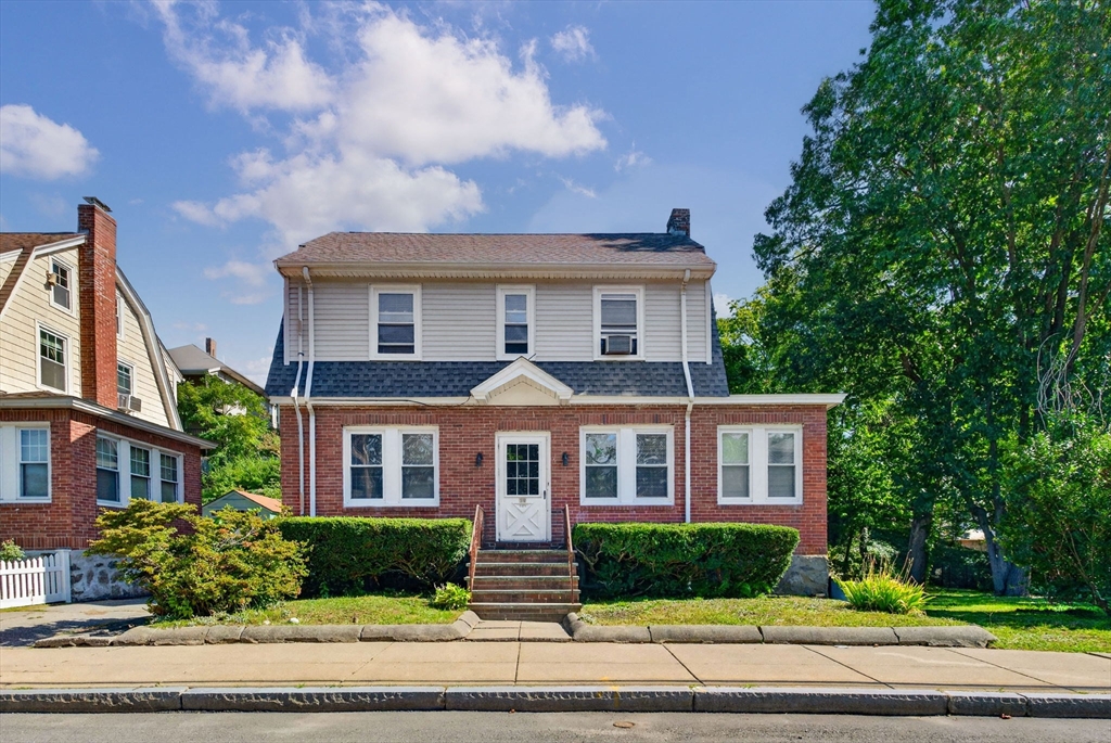 19 Stearns Rd in West Roxbury