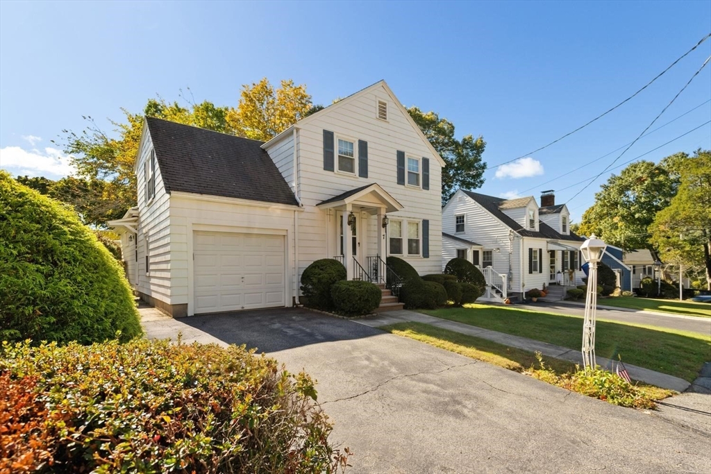 7 Luther Rd in Medford