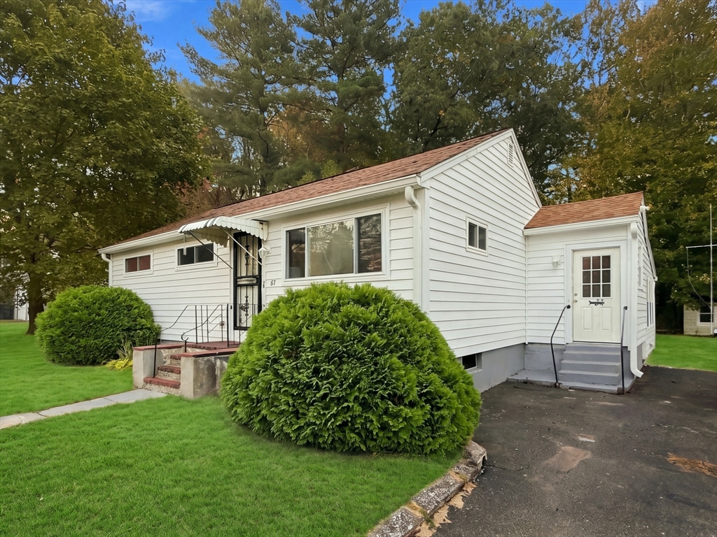 67 Rindone St in Holbrook