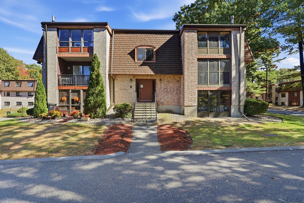 6 Greenbriar Drive #104 in North Reading