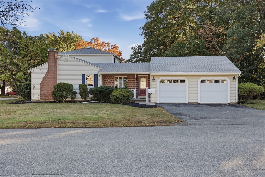 8 Selwyn Rd in Peabody