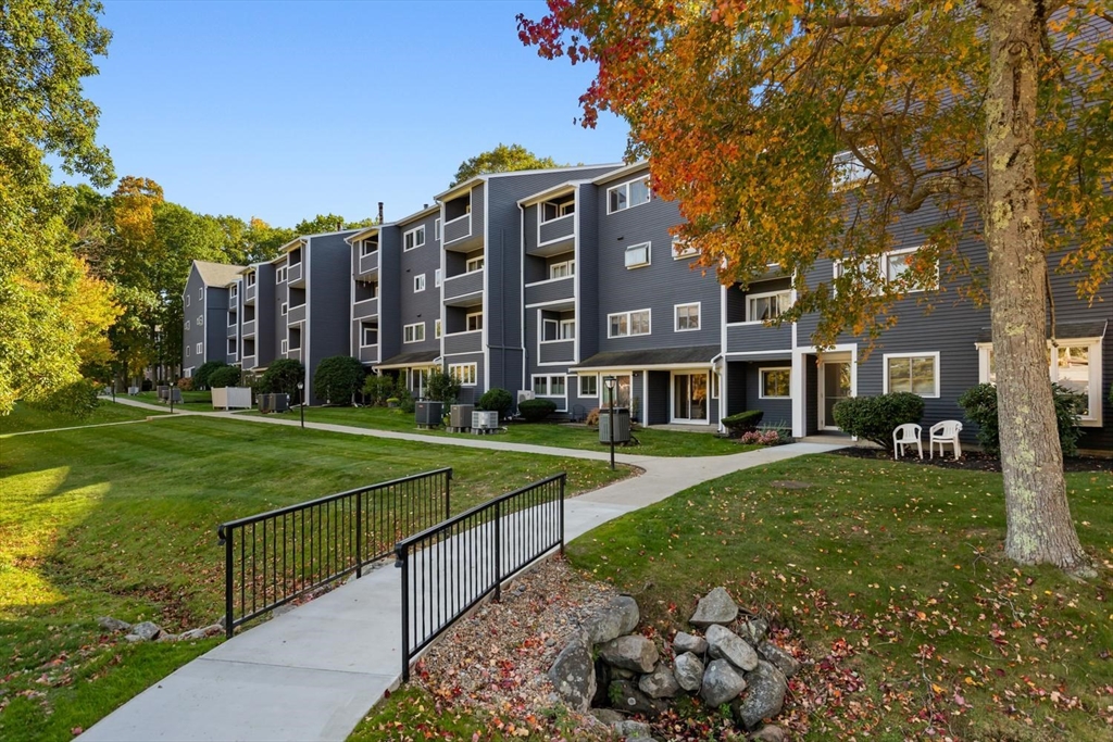400 Colonial Dr #21 in Ipswich