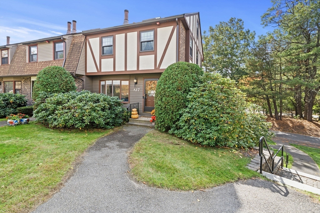 17 Scotty Hollow Dr #A in North Chelmsford