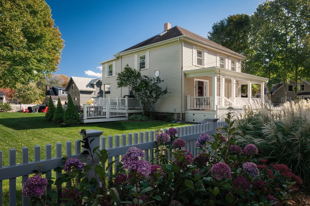 583 Essex St in Beverly