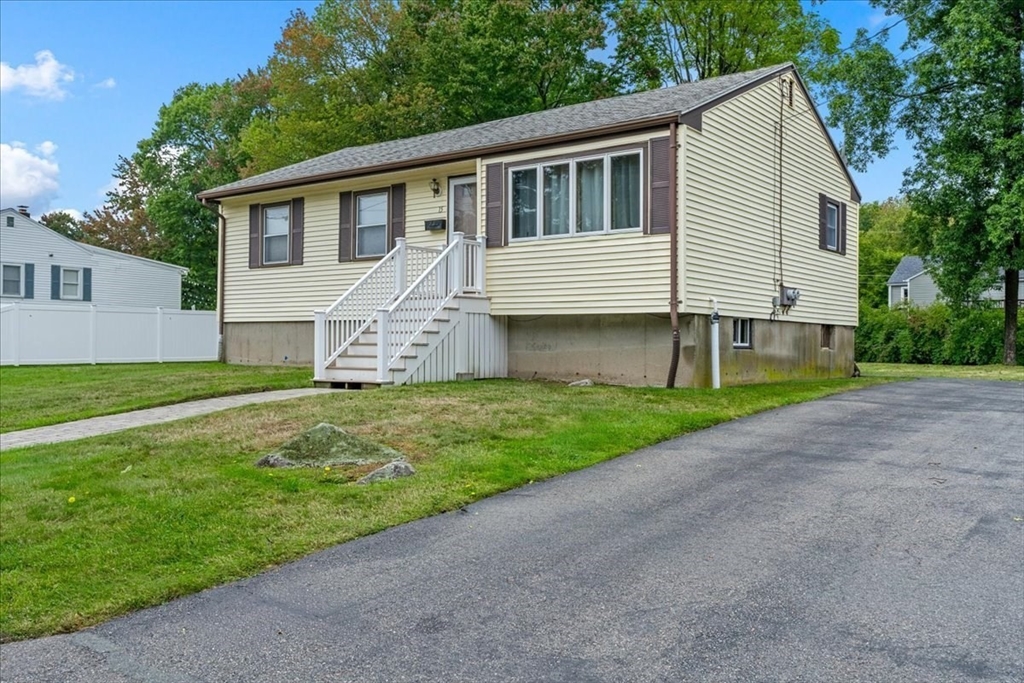 15 Packard St in Avon