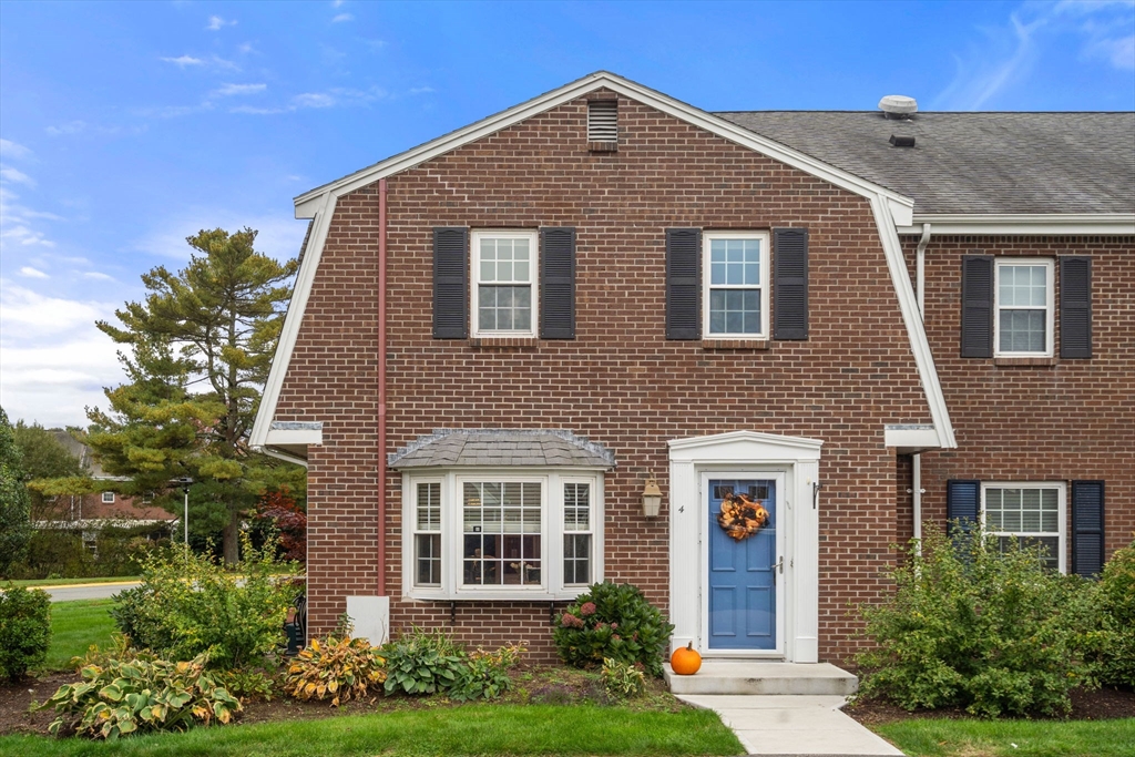 4 Jennifer Ln #4 in Stoughton